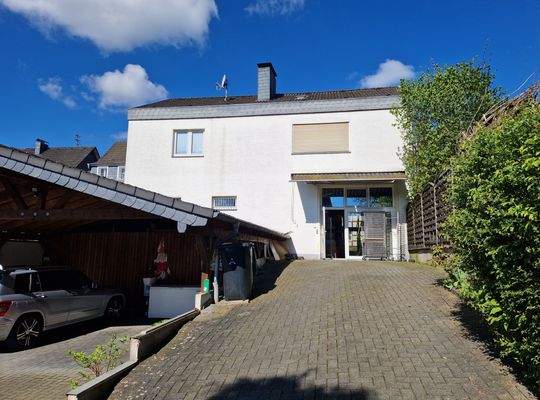 2473 Wohn-/Geschäftshaus in Much