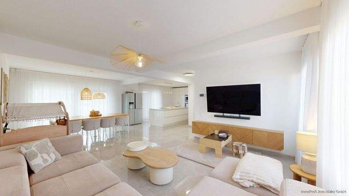 Offener Wohnbereich mit 50 qm und Blick zur Küche