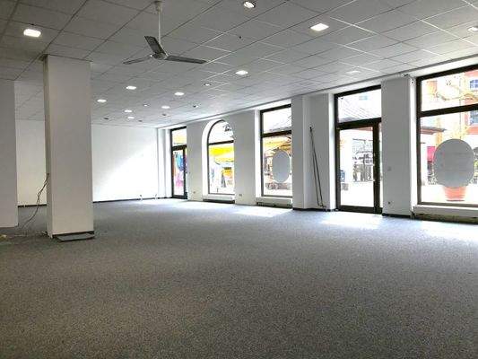 Blick 3 in den Verkaufsraum