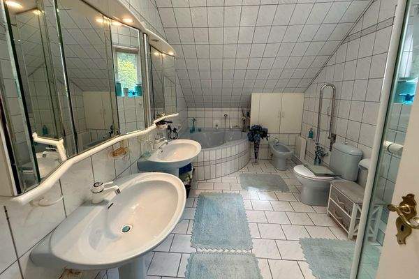 Wohnung im OG - Vollbad