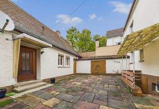 Innenhof mit Zugang Nebengebäude