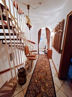 Flur und Treppe