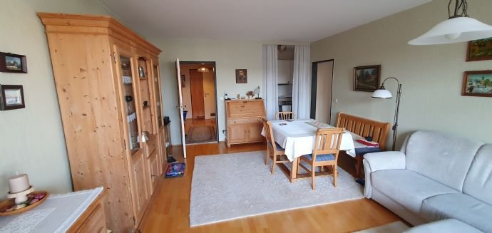 2,5-Zimmer-Wohnung mit Einbauküche und Balkon ohne Provision