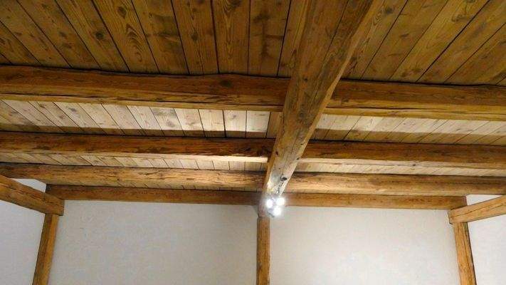 Renovierte Holzbalken-Decke