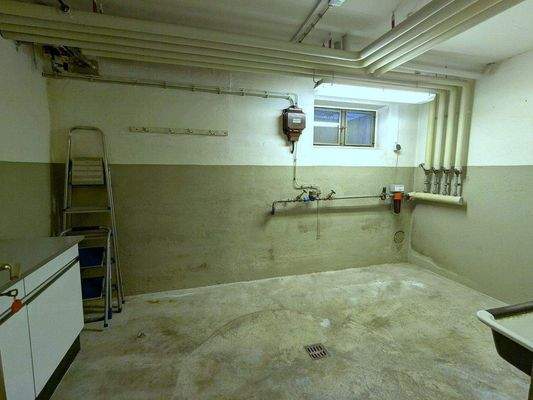 Waschküche mit WM-Anschluss