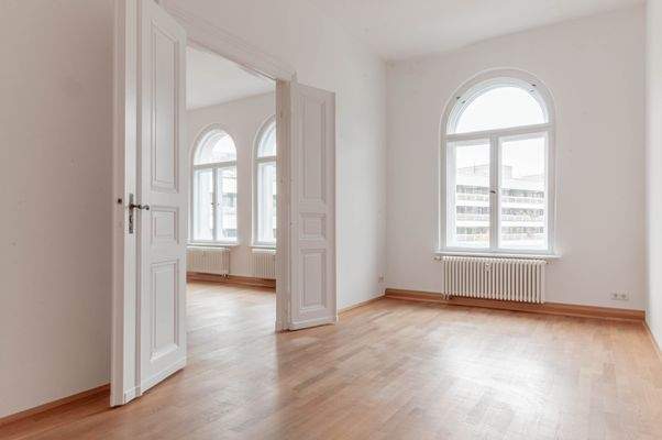 Zimmer I mit Blick zum Zimmer II