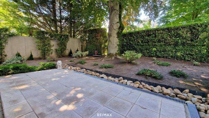 westseitige Terrasse