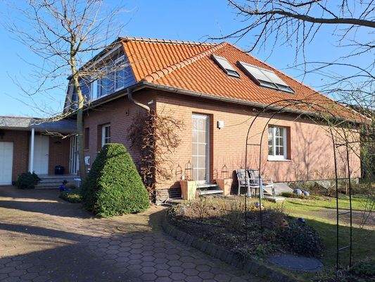 gepflegtes Zweifamilienhaus