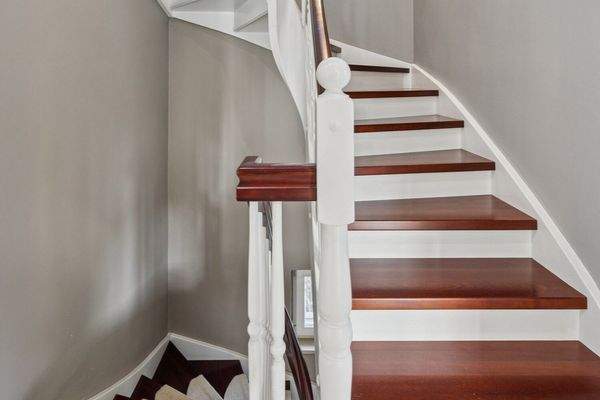 Repräsentative Treppe zu den Obergeschossen 