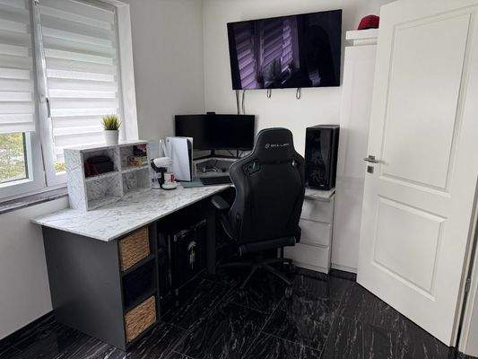 Kind/Arbeitszimmer/Ankleidezimmer