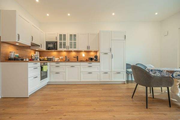 Wohn-/Essbereich mit offener Küche