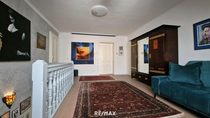 Vorraum OG mit Beamer-Leinwand