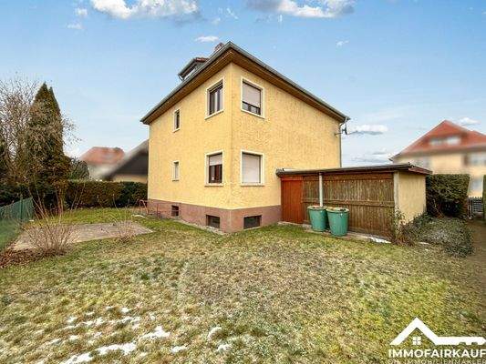 Hausansicht und Garten