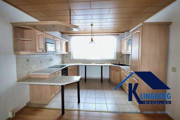 Küche mit Einbauküche