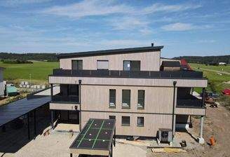 Haus Außenansicht rechts.jpg