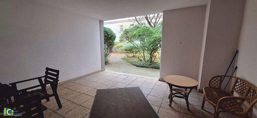 Wettergeschützter allgemeiner Sitzbereich