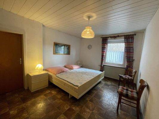 Schlafzimmer Dachgeschoss KI generiert