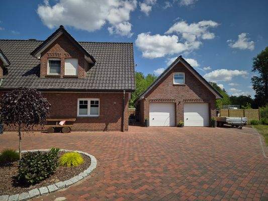 Haus 1 m. Doppelgarage