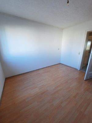 Leeres Zimmer mit Holzboden