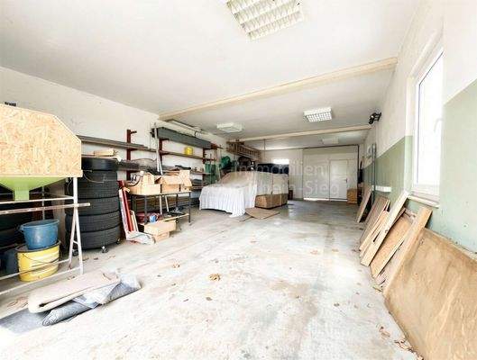 Garage - (KI generiert)