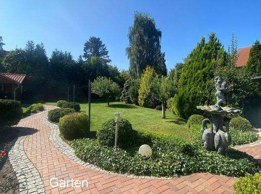 Großer gepflegter Garten