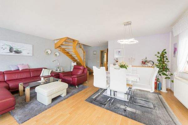 DHH links: Offene Treppe zum OG