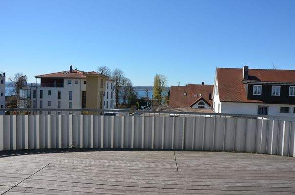 teilüberdachter Südbalkon EG