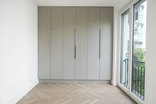 Einbauschrank im Zimmer