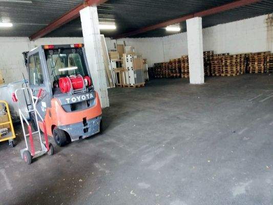 FH462 Lagerhalle innen