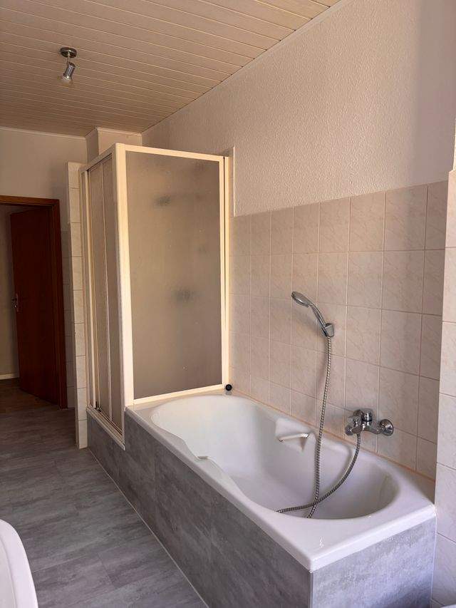 Helle 3-Raum-Wohnung mit Gartenmitnutzung in Reichenbach – 85 m² - Photo 5