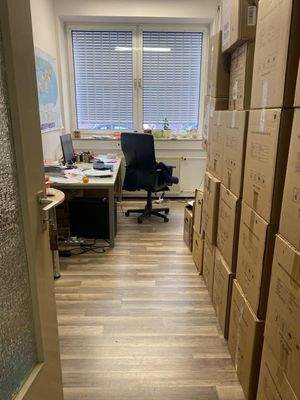 Attraktive Bürofläche mit 5 Büroräumen und Parkplätzen in Frankfurt-Nieder-Eschbach