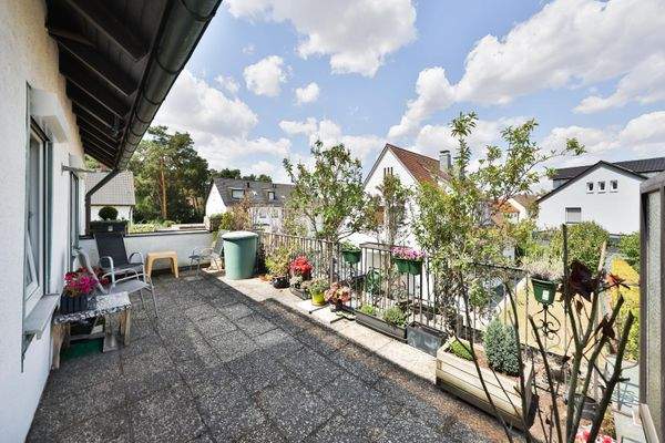 Große Dachterrasse im 1. OG