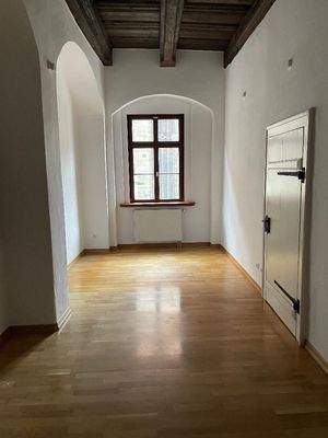 Küche mit Parkettboden