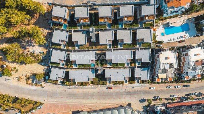 Luxe Detached Houses Within Walking Distance of the Sea in Alanya