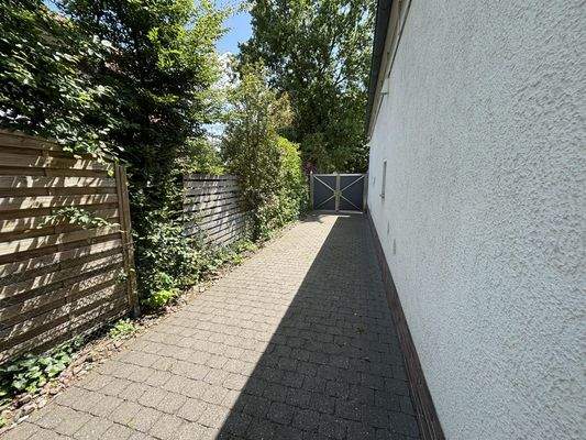 Weitere Parkplätze neben dem Haus