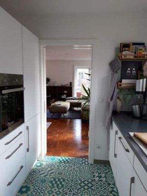 Küche mit Blick zum Wohnen_Essen