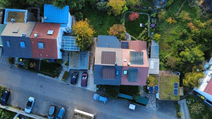 Hausansicht + Grundstücksansicht