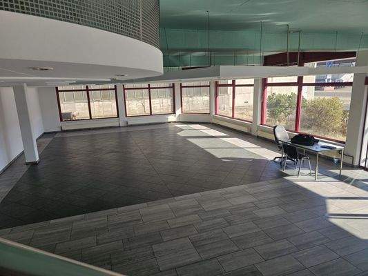 Präsentaionsraum rechts.jpeg