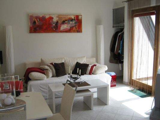 Wohnzimmer möbliert