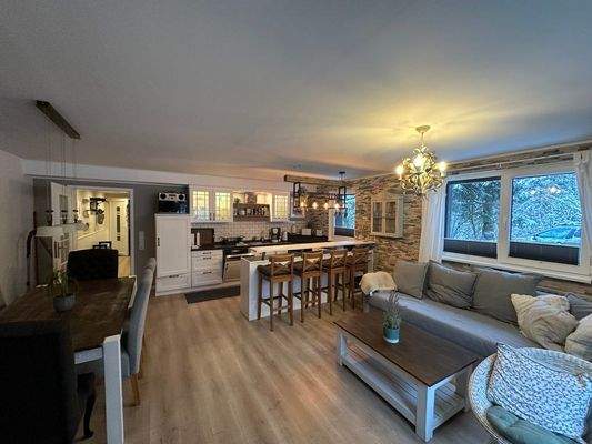 Wohn- und Esszimmer mit Küch