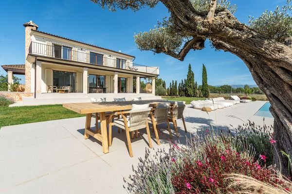 5089 Moderne Finca in Santa Eugenia mit Blick auf die Berge 4