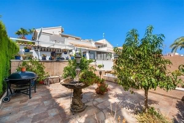 ?src=https://costablancawoningen.com/media/images/properties/597_65c4b1f1578d4.jpg