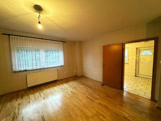 Impression Wohn-Essbereich mit Blick Richtung Küche