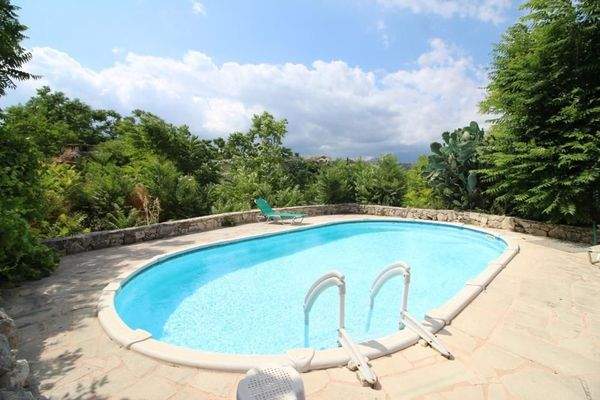 Schönes Steinhaus zum Verkauf mit Meerblick in Aspro