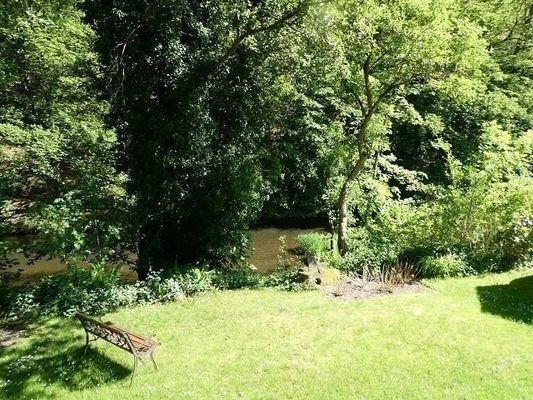 Gartenfläche am Wohnzimmer, Natur pur!