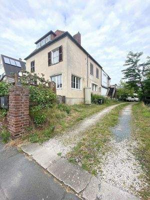 Einfahrt zum Grundstück