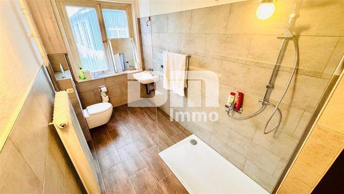 OG 1 Badezimmer / Wanne