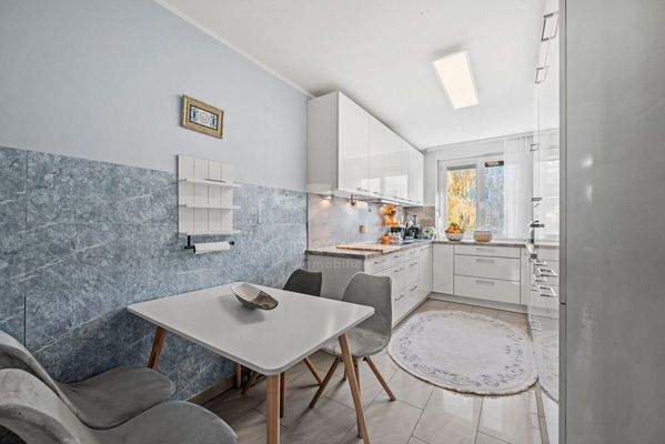 Küche mit Essbereich