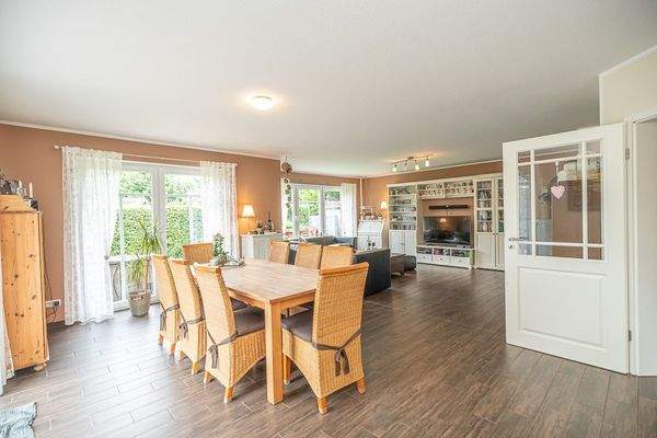 Wohnzimmer-/Esszimmer EG