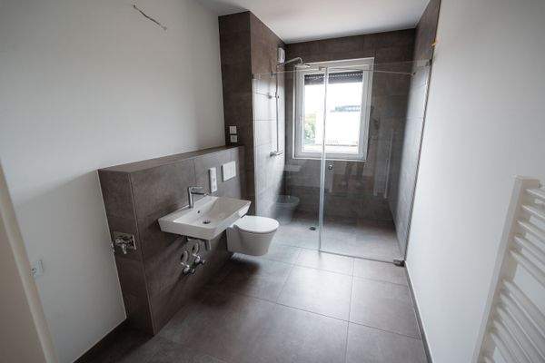 Bad-Bsp. baugleiche Wohnung/andere Etage